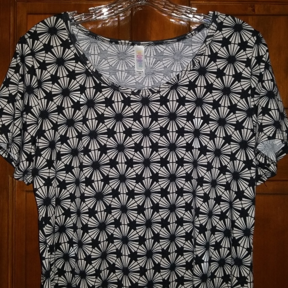 LuLaRoe classic tee